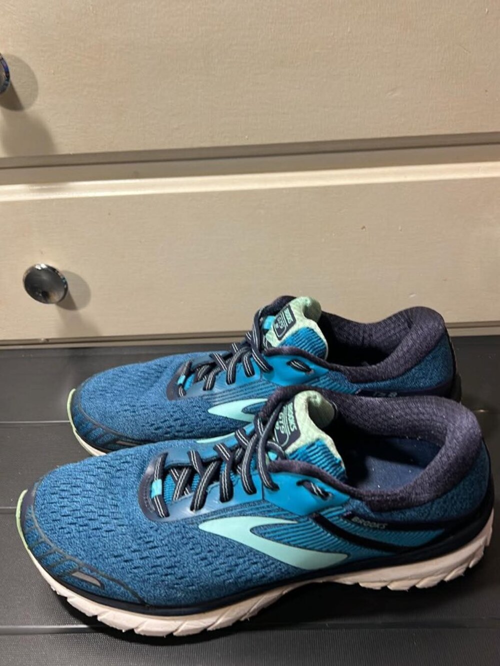 Men’s Brooks Adrenaline GTS 18 Running Shoes – Size 9.5 Wide – Blue
